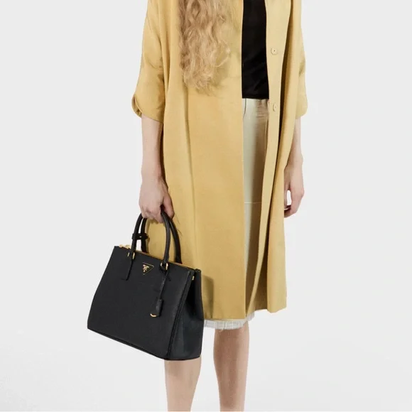 Authentic Prada large Saffiano Leather Bag -  (Retails for $5100) - Picture 7 of 16